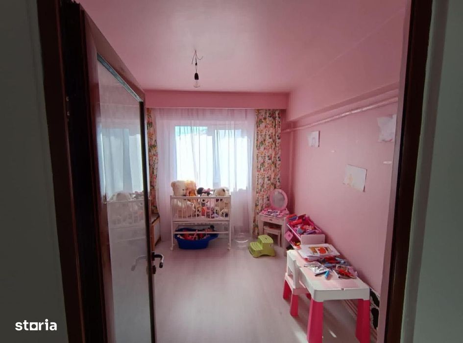 De vânzare apartament 3 camere Renovat Zona Vidin