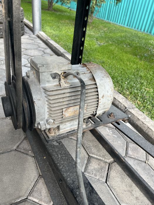 Продам пилораму, с эл двигателем 2,2 кВт