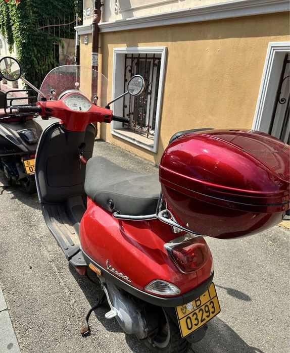 Scuter Piaggio Vespa LX-50 rosu, cu kit Mallossi fara limitator (70 km/h), topcase si parbriz