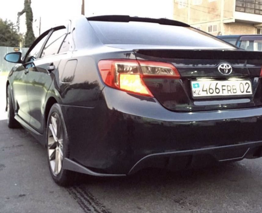 Элероны на задний бампер Камри