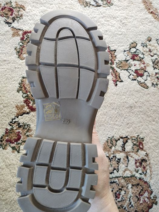 Новые женские, кожанные кросовки