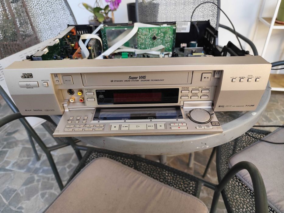 Videorecorder S-VHS JVC HR S9600 defect pentru piese