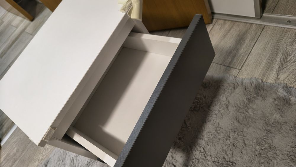 Noptiere set 2, folosite putin