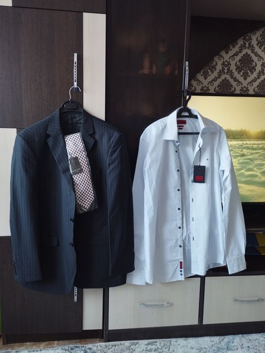 Продам мужской костьюм.