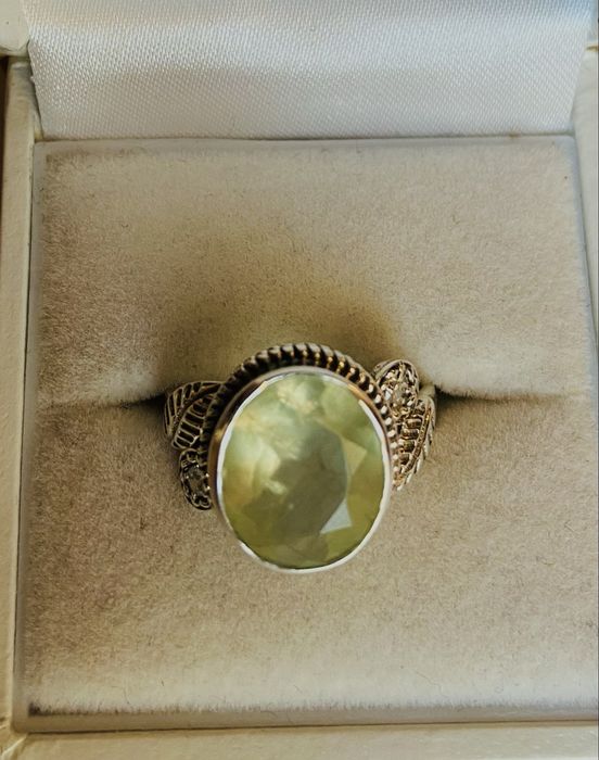 Inel din argint cu prehnit