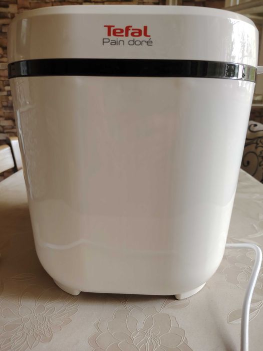 Продавам чисто нова Хлебопекарна Tefal, с гаранция 3 години.