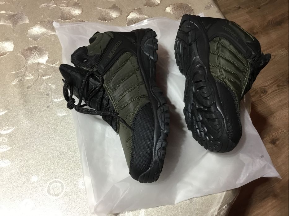 Продам новые зимние кроссовки