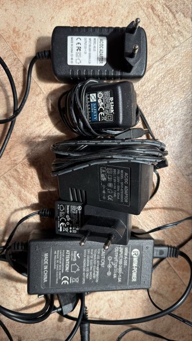 Продам адаптер 12 и 19 и 24в