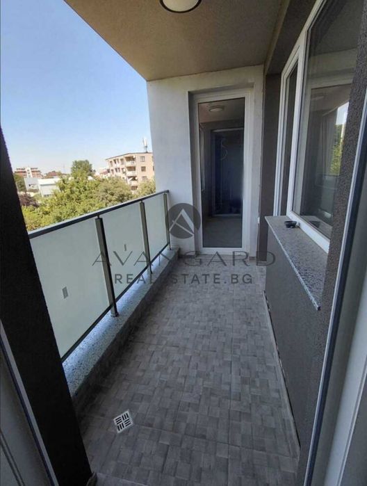 Продава се Тристаен апартамент в Пловдив, Остромила - 101 кв.м за 1818 €/кв.м - Снимка #8