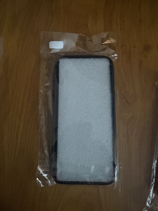 Vind folii si huse pentru iphone 13 si 16 plus