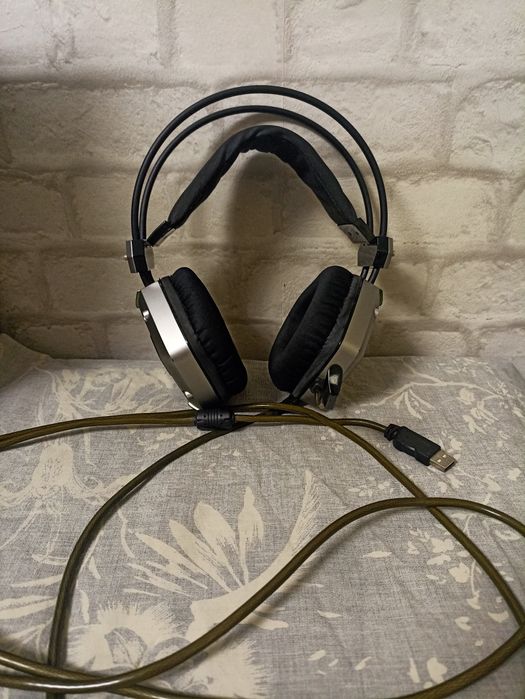 Vând căști gaming