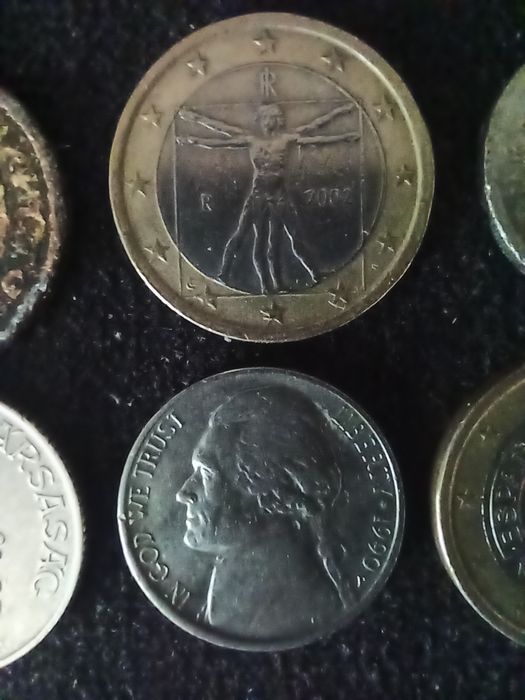 Продам коллекцию монет разных стран