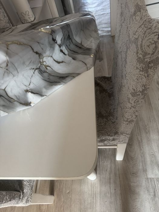 Стол со стульями