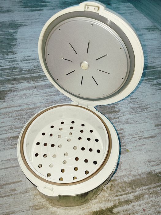 Мультиварка б/у но не разу не использована