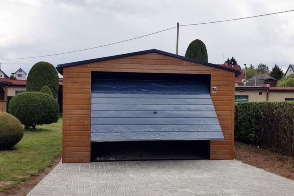 Garaj metalic din panouri sandwich