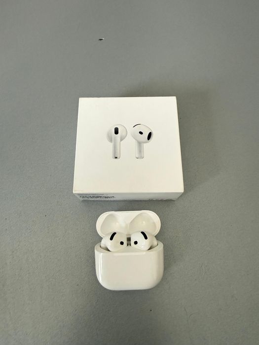 Продаю Airpods 4