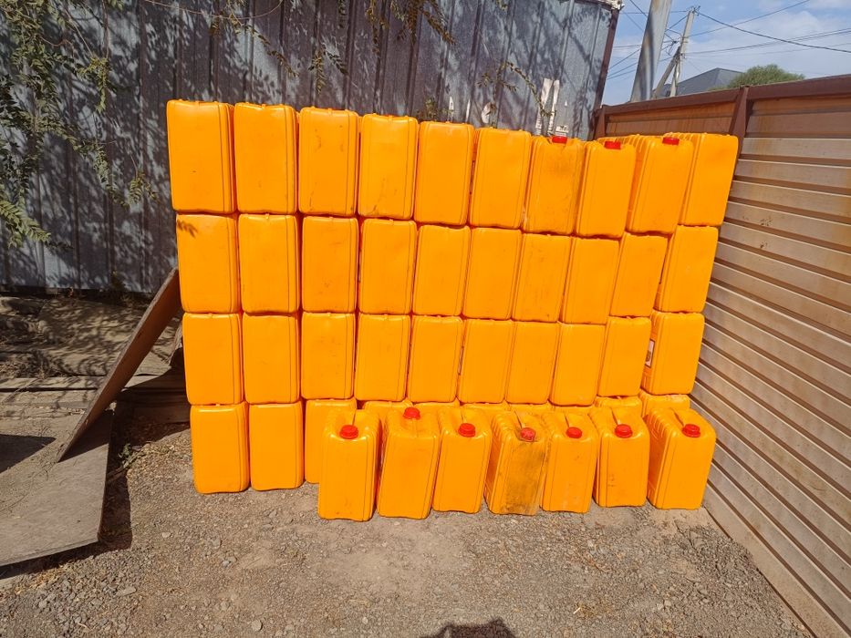 Канистры.       .