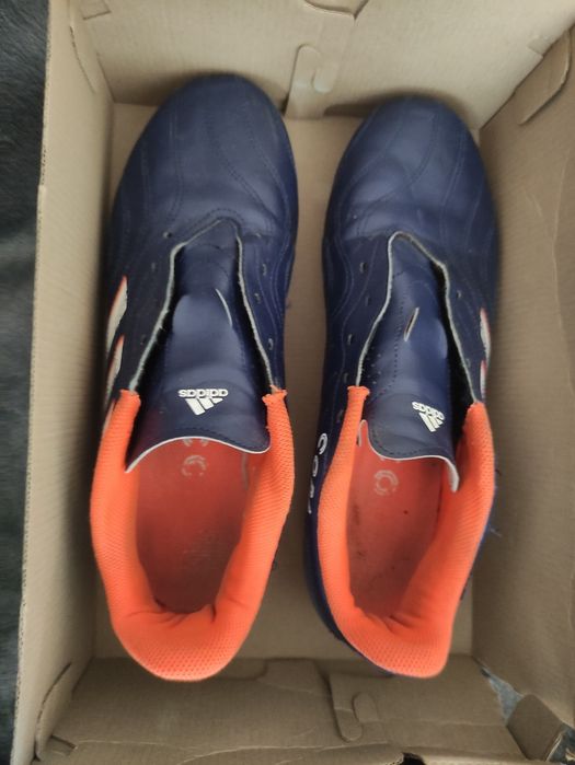 Футболни бутонки