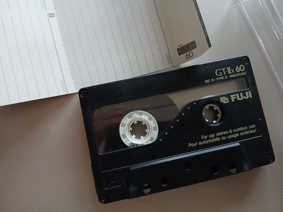 Două casete audio nescrise, stare foarte bună. TDK și FUJI