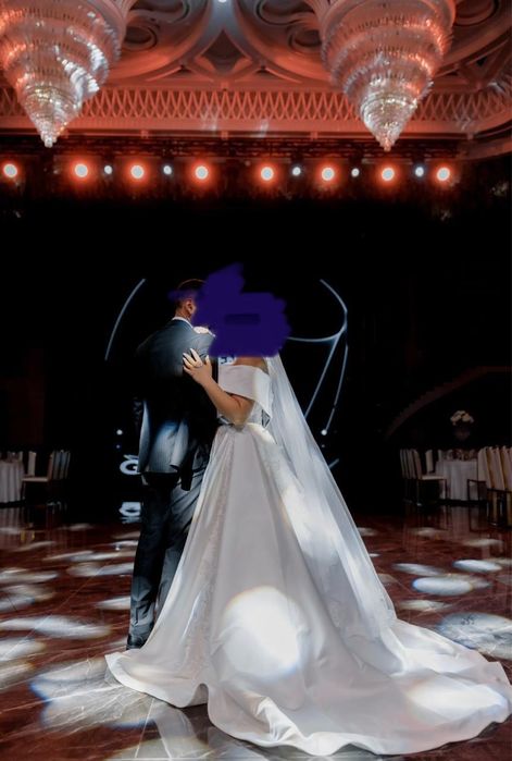 Продаю красивое свадебное платье / надевалось один раз/