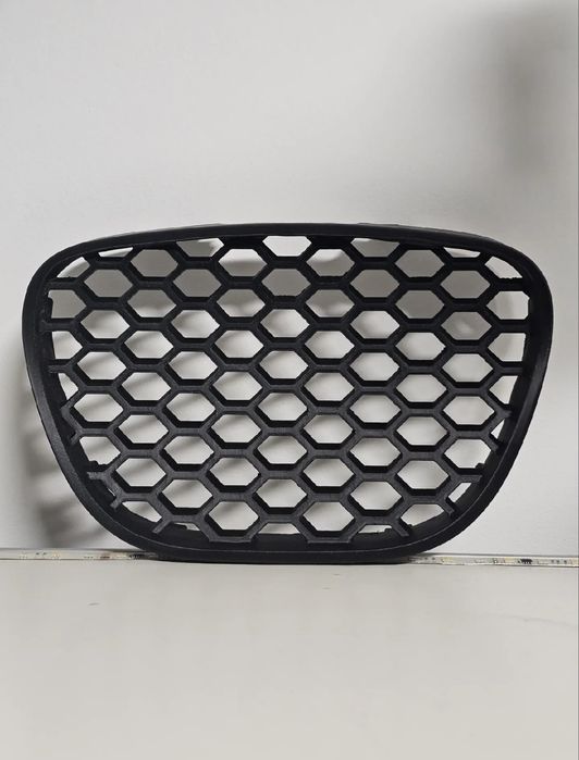 SEAT Ibiza/Cordoba 6L Honeycomb Central Front Grille/Сеат Ибиза/Кордоба 6Л решетка пчелна пита