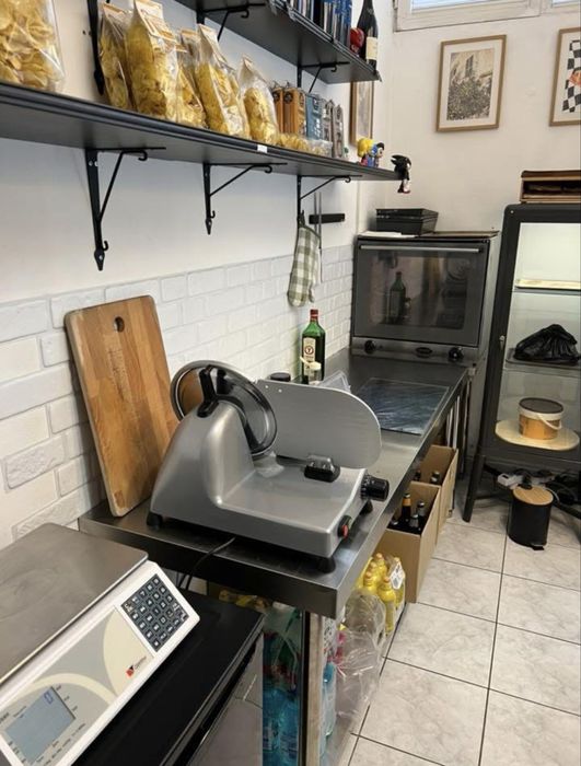 Продава се бизнес , магазин без помещението