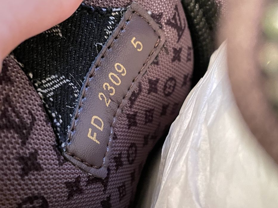 Louis Vuitton Skate Swarovski