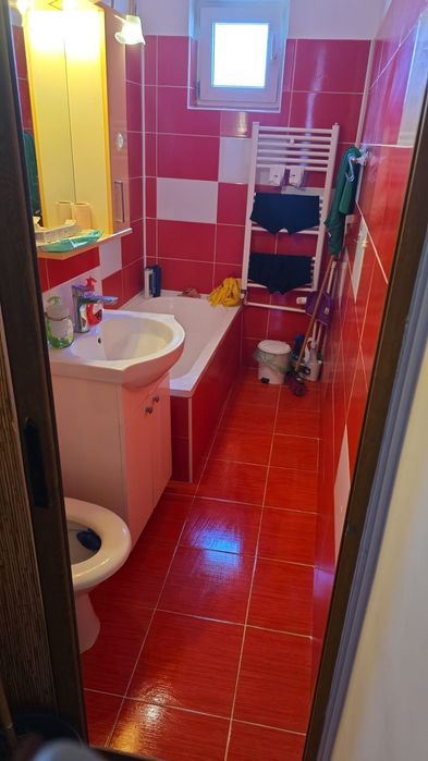 Vând apartament 3 camere zona salvare in spate la Sabrosso