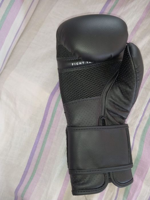 Vând mănuși  noi box