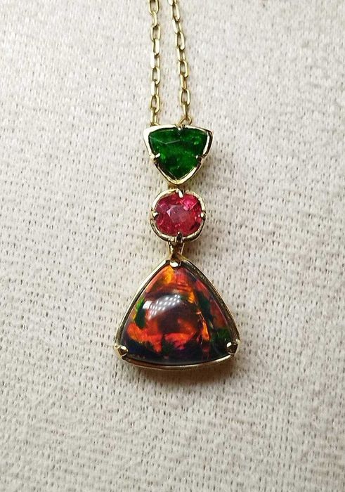 Black Opal Pendant – реверсивен медальон с невероятен черен опал!