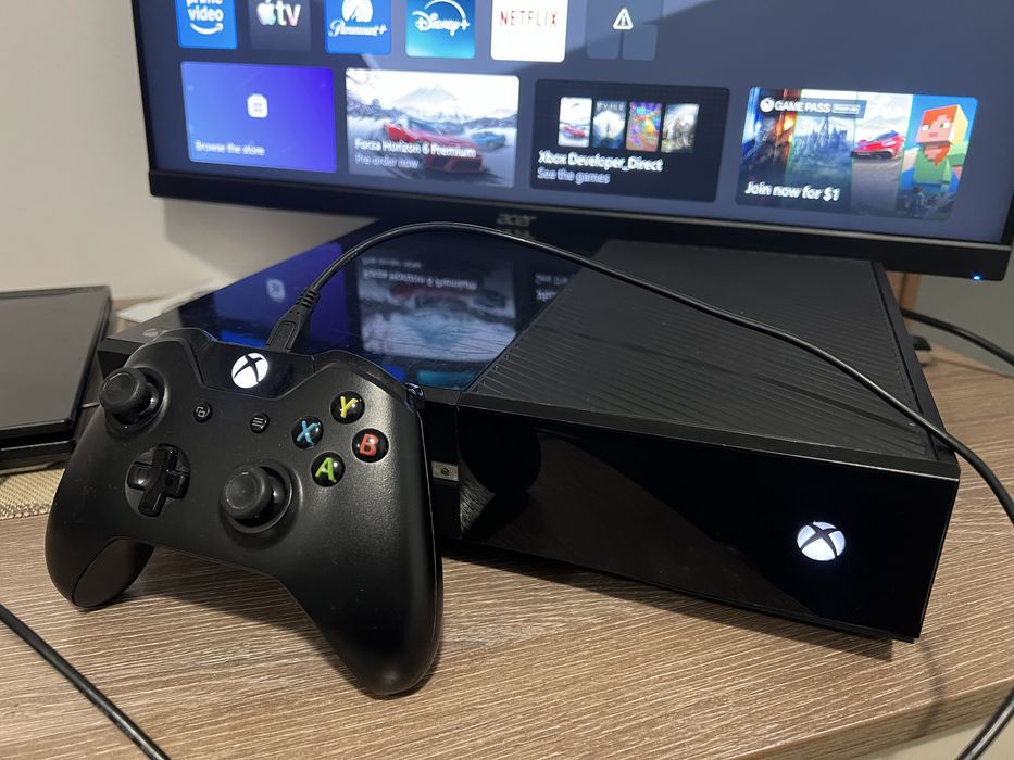 Xbox One + Controller