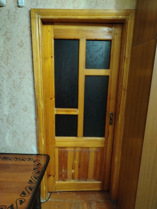 Продаётся б /у дверь