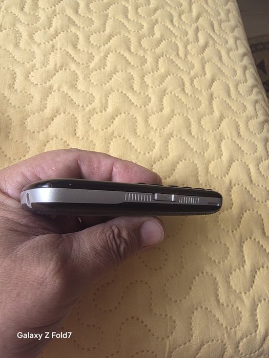 Vând  telefon mobil cu butoane simplu AEG