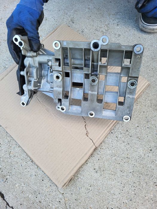 Pompa ulei bmw e81 e82 e87 e88 e90 e91 e60 e61 x1 x3 motor 1.6d 1.8d 2.0d 2.5d N47 cod oem bmw 7798014