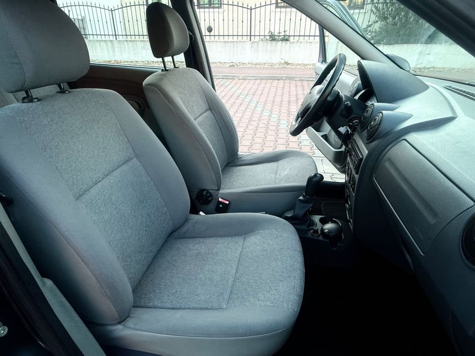 Dacia Logan MCV Logan 1.4mpi an 2009 climă