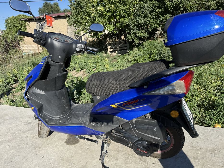 Продам скутер 150 кубов