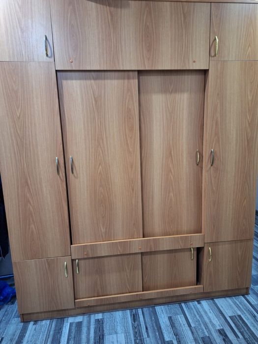 Продам Шкаф-купе для прихожей