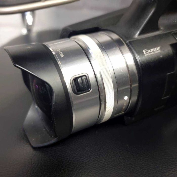 Видеокамера Sony NEX-VG10E с обектив