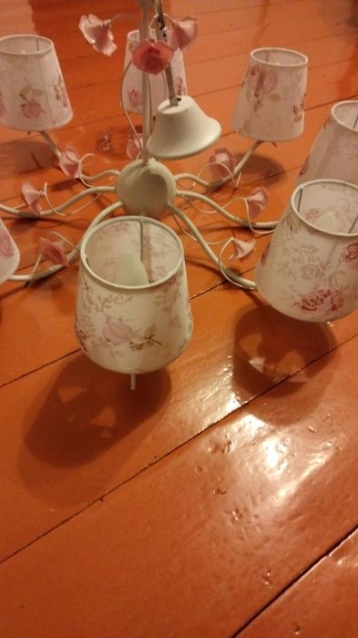 Продам стол ,люстра и ТД