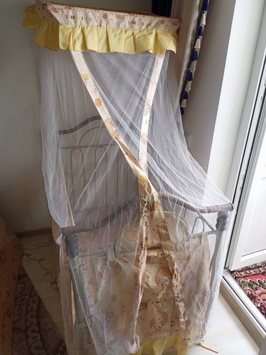 Детиский кроват сотилади, ҳолати аъло