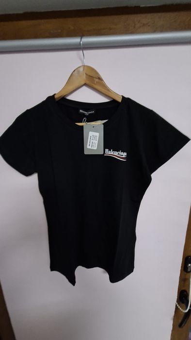 Tricouri de damă diferite mărimi și culori