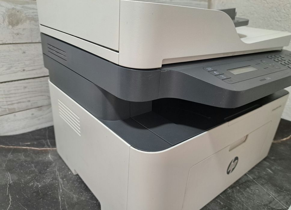Продам МФУ принтер 3в1 HP Laser MFP 137fnw  (идеал)