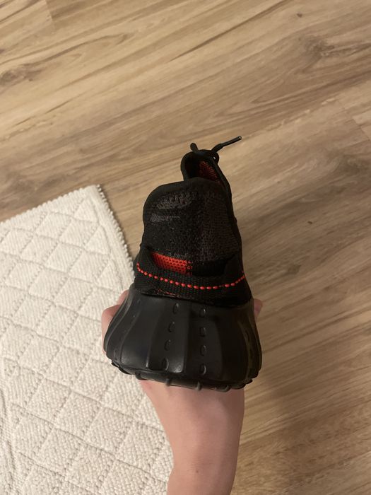 Yeezy slide 350 black red