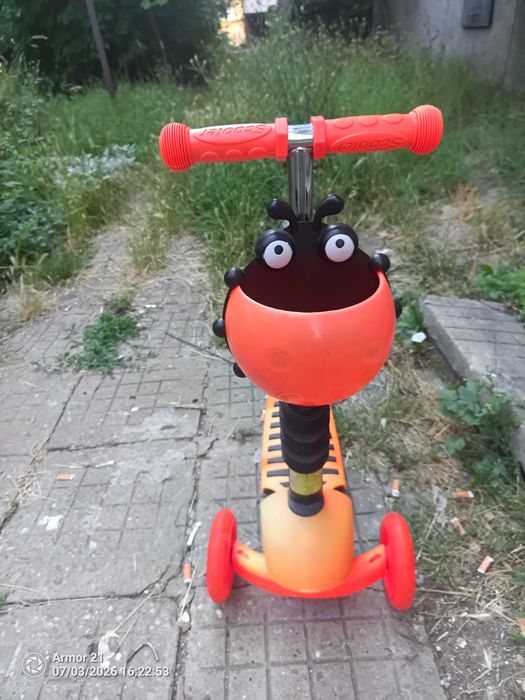 Продавам детска триколка.