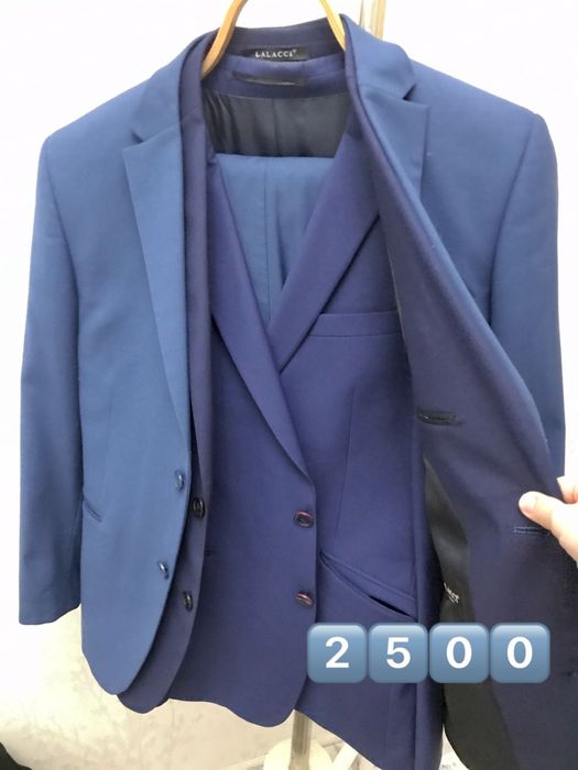 Арзан бағада киімдер сатылады