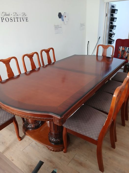 Стол для гостинной