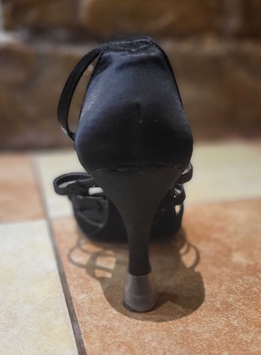 Обувки за латино танци