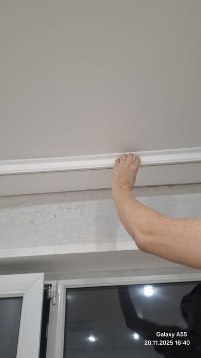 Поклейка обоев и шпаклевка