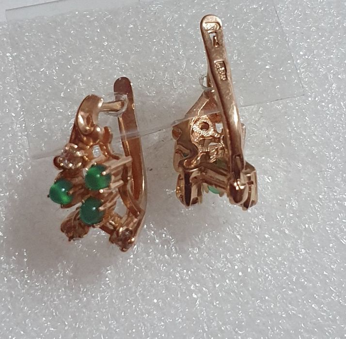 Серьги     золотые.