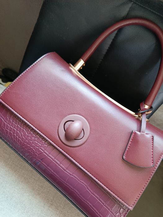 Чанта в цвят бордо